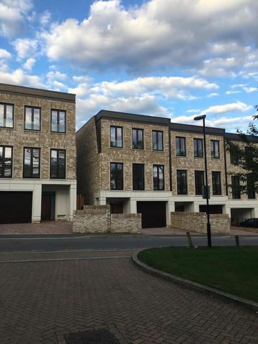 Willa Amazing New Built Townhouse With Garden In London Hendon Zewnętrze zdjęcie