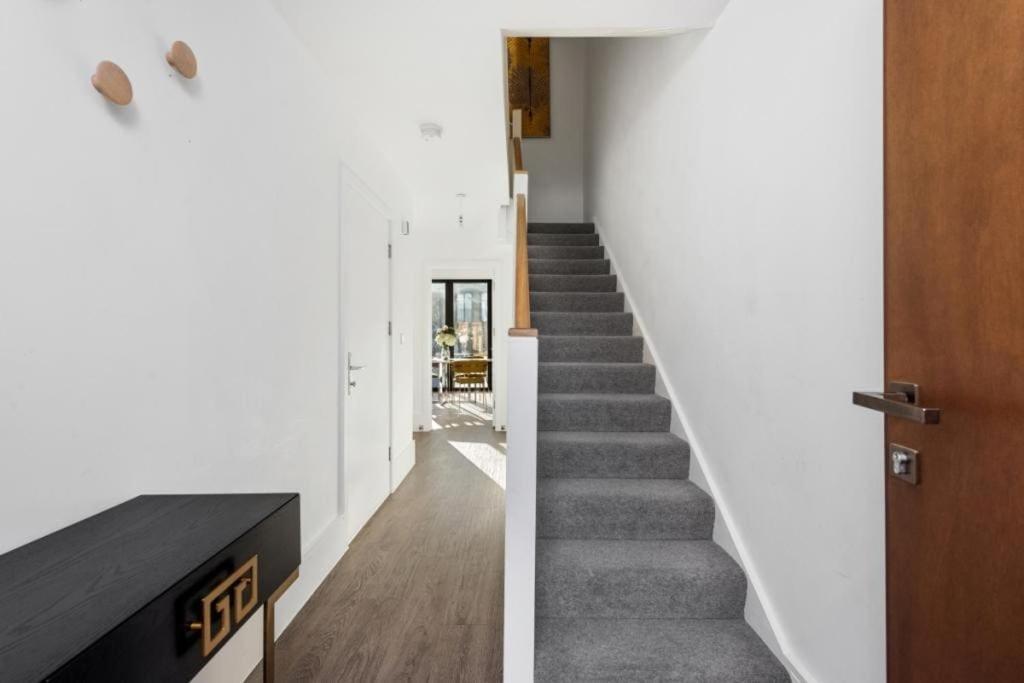 Willa Amazing New Built Townhouse With Garden In London Hendon Zewnętrze zdjęcie