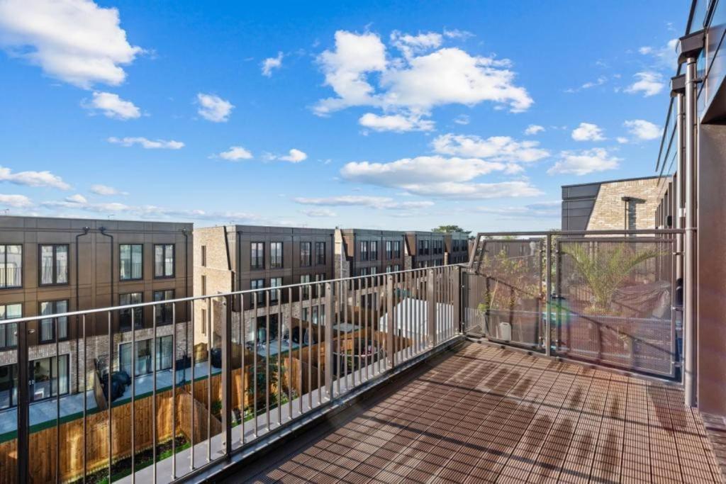 Willa Amazing New Built Townhouse With Garden In London Hendon Zewnętrze zdjęcie